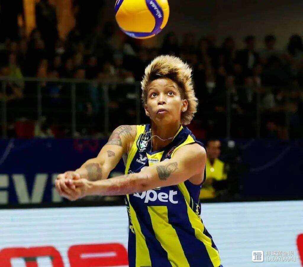 费内巴切主帅放话：足协杯四强战必胜波尔图，孙铭徽冷笑回应的简单介绍